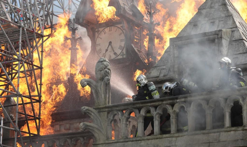 Vignette du film Notre-Dame brûle